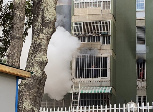 Reportan incendio en apartamento de El Cafetal