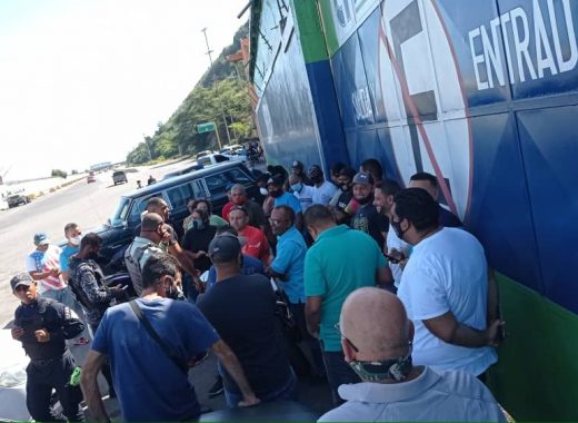 Transporte de carga de Puerto Cabello paralizado por falta de combustible