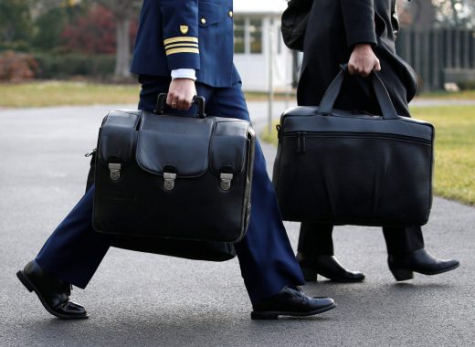 El maletín nuclear: ¿por qué Trump no lo entregó a Biden?