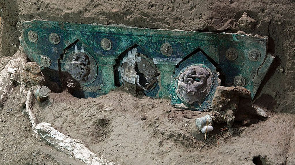 Descubren en Pompeya un carro de ceremonias casi intacto
