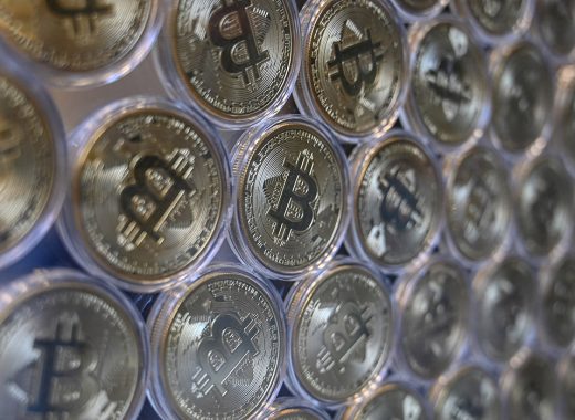 El bitcoin cruzó la barrera de los 50 mil dólares