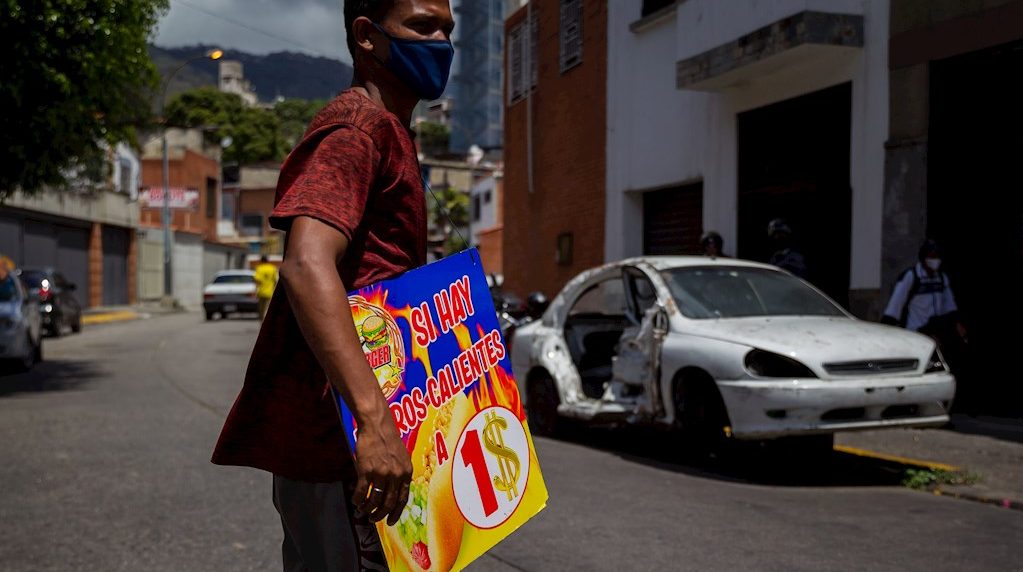 Un dólar, el precio mínimo que hace subsistir al comercio venezolano