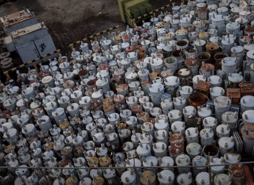 El reciclaje por decreto, el nuevo monopolio de Maduro para obtener dólares de la basura