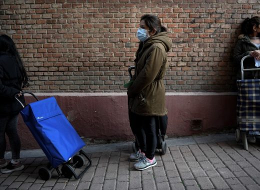 Colas del hambre en Madrid crecen con la pandemia
