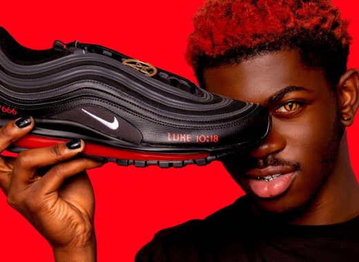 Lil Nas X se calza los zapatos del diablo, unos Nike con sangre humana
