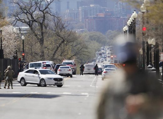 Muere policía atropellado en ataque frente a Capitolio de EE.UU