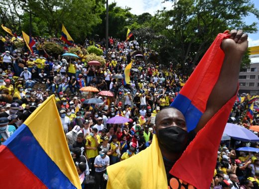 Duque pide levantar los bloqueos en Colombia que producen desabastecimiento