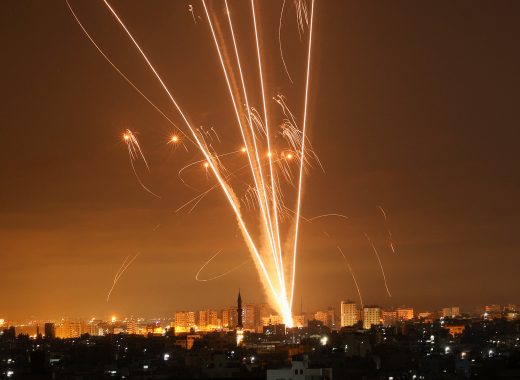 El Ejército israelí bombardea Gaza desde tierra y aire