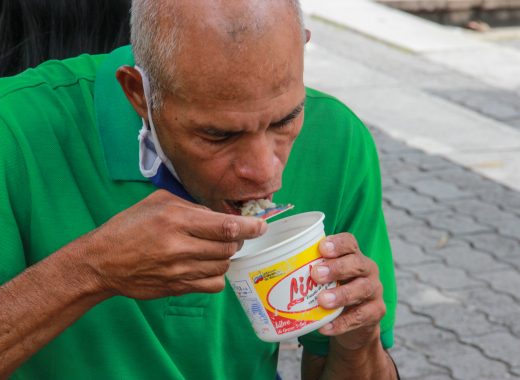 1 de cada 10 adultos mayores en Venezuela se acuesta con hambre