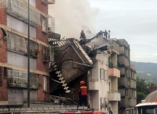 Incendio destruye parte de un edificio en Maripérez