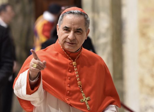 Enjuician al cardenal Angelo Becciu por corrupción con dinero del Vaticano