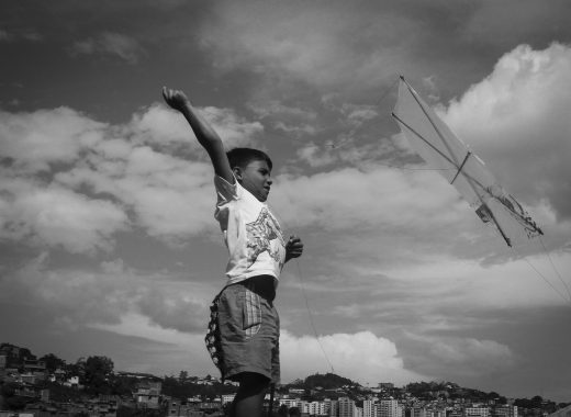 En papagayo remontan los sueños de los niños de los barrios [fotos]