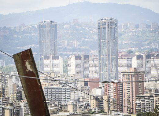 Caracas cumple 454 años y los "celebra" sin luz, sin agua y con mucha violencia