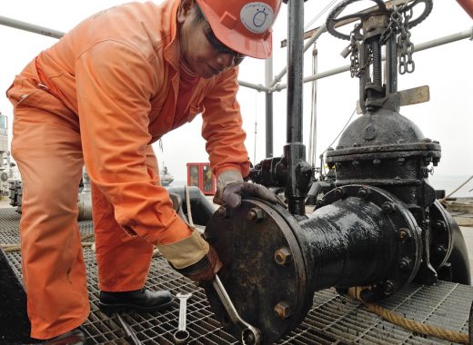 Demanda mundial de petróleo sube a niveles previos al covid