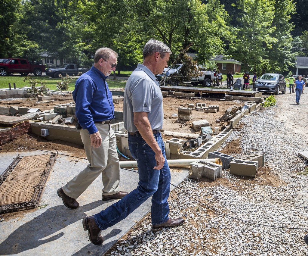 Devastadoras inundaciones en el estado de Tennessee, al sur de Estados Unidos, dejan al menos 21 muertos y decenas de desaparecidos, dijeron el domingo funcionarios locales. La cifra es preliminar.