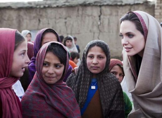 Angelina Jolie se estrena en Instagram buscando apoyo para Afganistán