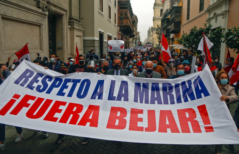 Manifestantes pidieron la salida de Héctor Béjar, canciller de Perú Durante 19 días 