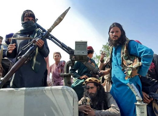 Talibanes tocan puertas de Kabul y comienza otra historia en Afganistán