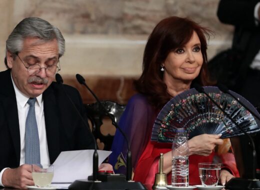 Gobierno de Argentina congela precios a pocos días de elecciones