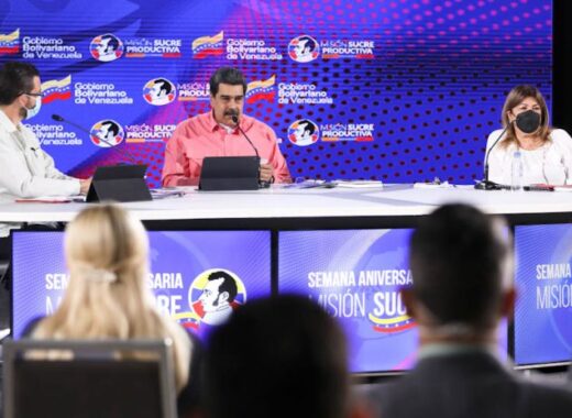 Maduro: "Después evaluaremos qué va a pasar con esos diálogos"