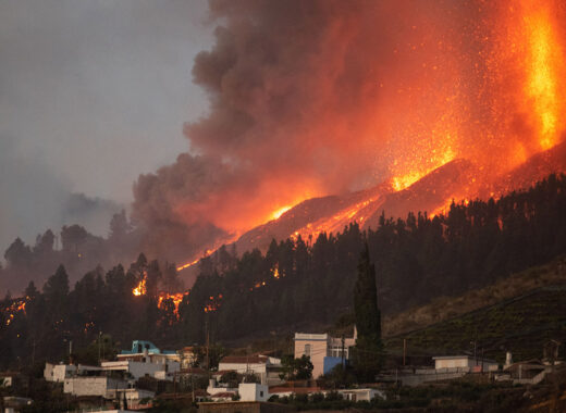 La Palma: "Nuestra casa está debajo de ese volcán"
