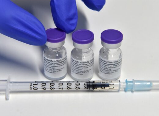 Tercera dosis de vacuna Pfizer tiene 95,6% de eficacia
