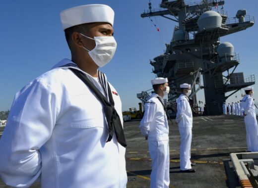 Marina de EE.UU expulsará al personal que se niegue a vacunarse contra covid