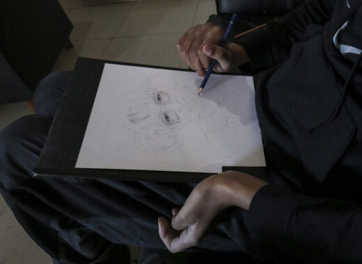 Luis Rafael Zorrilla, el joven parapléjico que se gana la vida dibujando