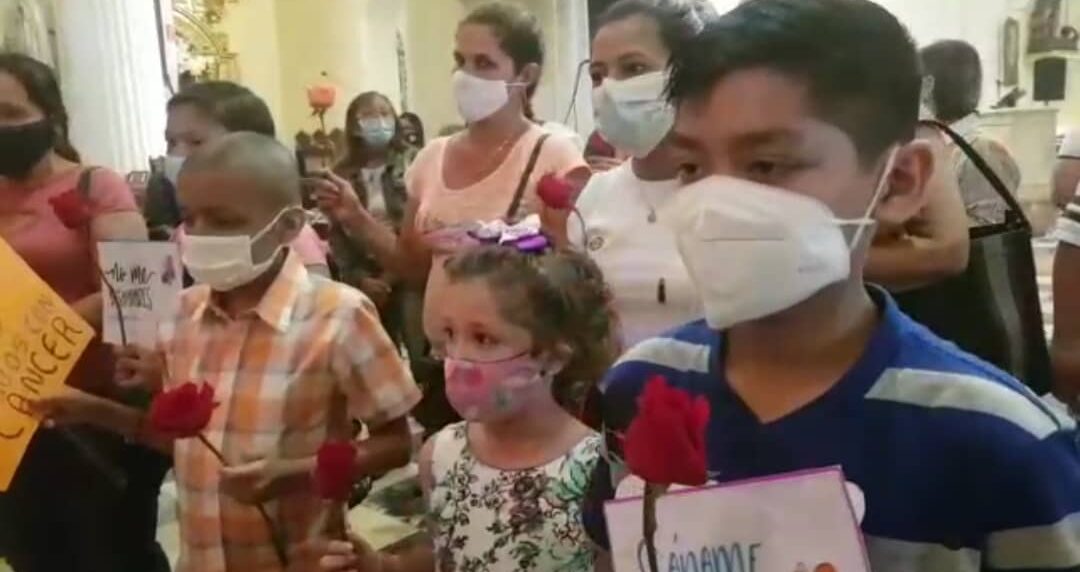 Carabobo: niños con cáncer ruegan sanarse a la virgen porque el Estado les da la espalda