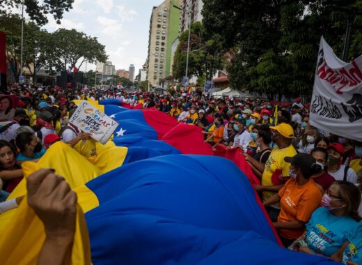 Chavismo y oposición echan el resto llamando al voto