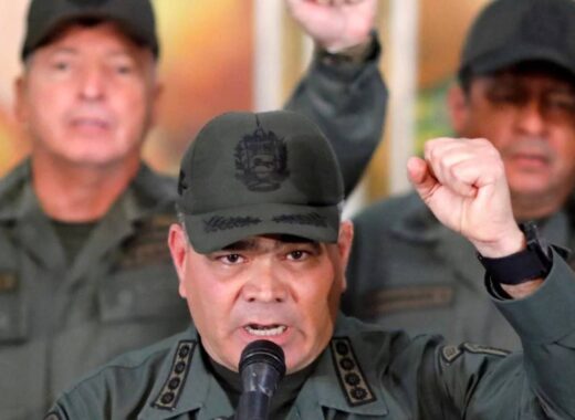 Vladimir Padrino: colombianos huyen a Venezuela por la violencia