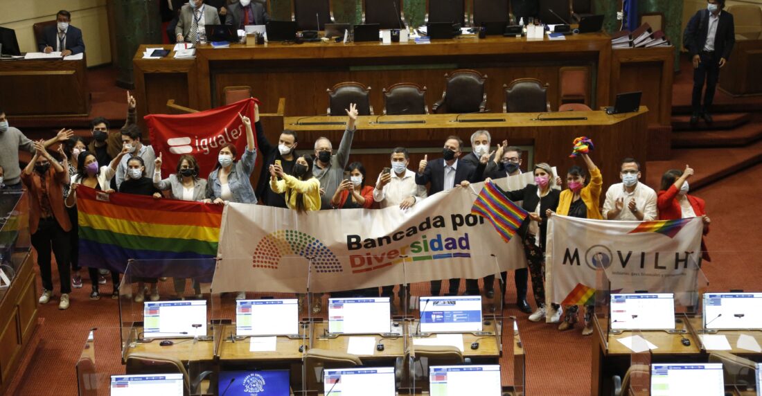 Chile dice sí al matrimonio igualitario y a la adopción de menores