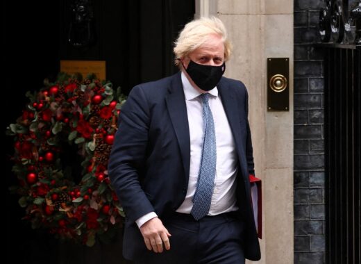 Boris Johnson está en aprietos otra vez: lo investigan por hacer una fiesta en plena cuarentena