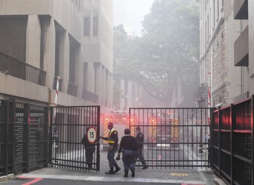 Asamblea de Sudáfrica queda totalmente destruida por incendio