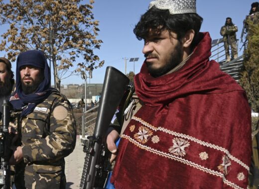 Talibanes mataron a 100 funcionarios del gobierno anterior en Afganistán