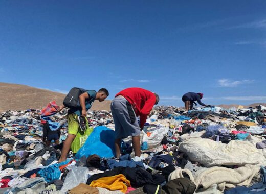 Desierto de Atacama: el basurero que viste a los migrantes