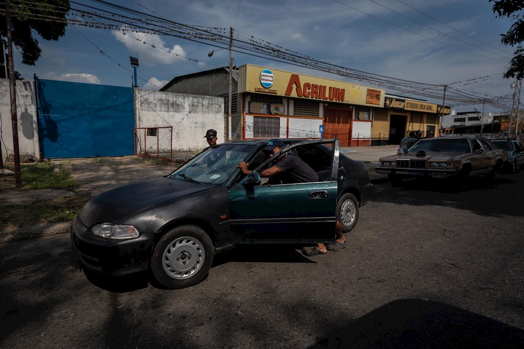 Barinas in gasolina en elecciones Foto: Reyner peña EFE