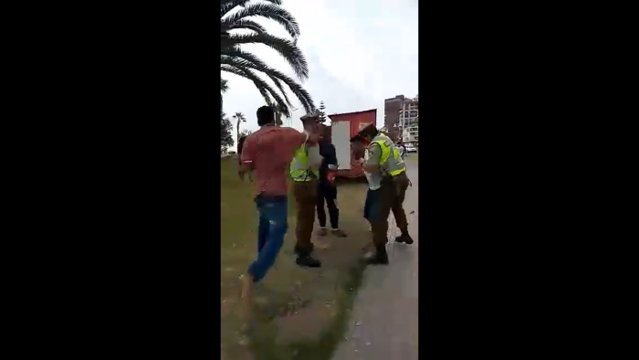 Chile deportará a 4 venezolanos que agredieron a policías con un hierro