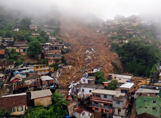 Sigue lloviendo en Petrópolis y ya van al menos 117 muertos (Fotos)