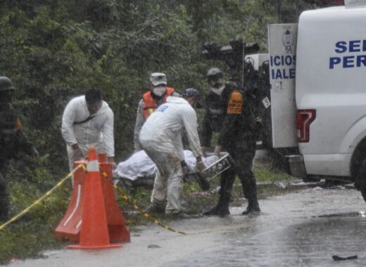 Cancún: mueren dos turistas franceses y un alemán en choque de autobús