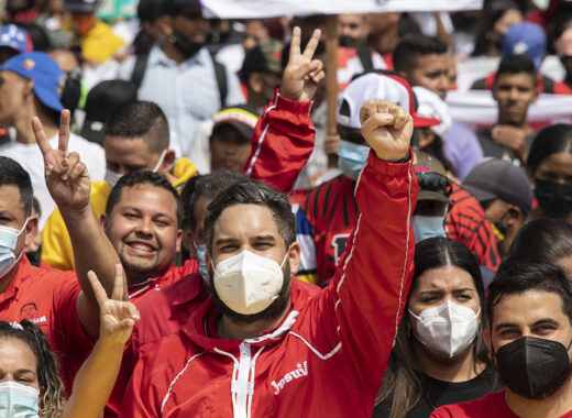Guaidó y el chavismo salen a la calle con la excusa del Día de la Juventud