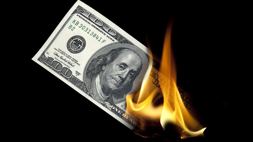 Maduro está quemando tus dólares sin que te des cuenta