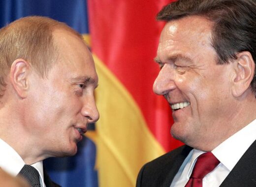 Gerhard Schroeder ama a Putin AFP