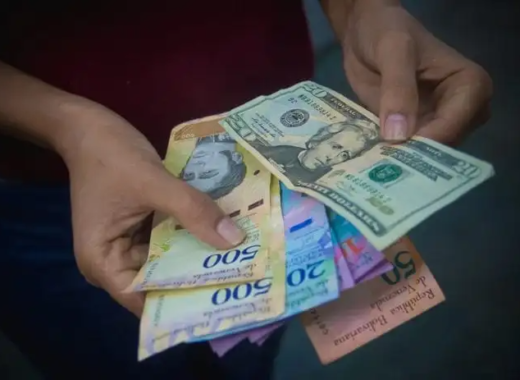 ¿Venezolanos abandonan el dólar? El pago en divisas está cayendo