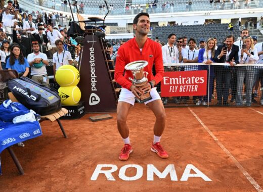 Djokovic se corona en Roma por sexta vez y felicita a Stefanos