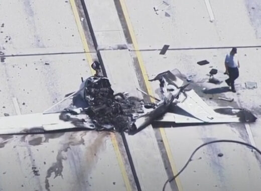 [Video] Una avioneta cae en un puente de Miami-Beach y hay heridos graves
