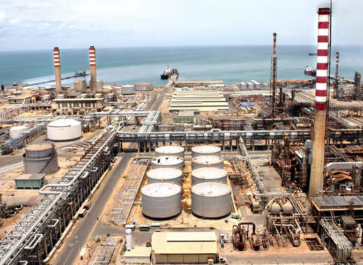 Irán arreglará la mayor refinería de Venezuela, ¿a cambio de qué?