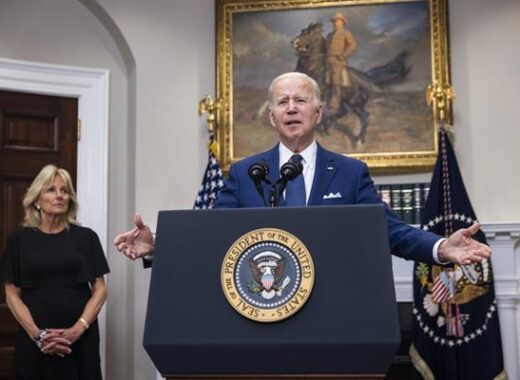 Biden: "¿Cuándo nos plantaremos ante el "lobby" de las armas?"