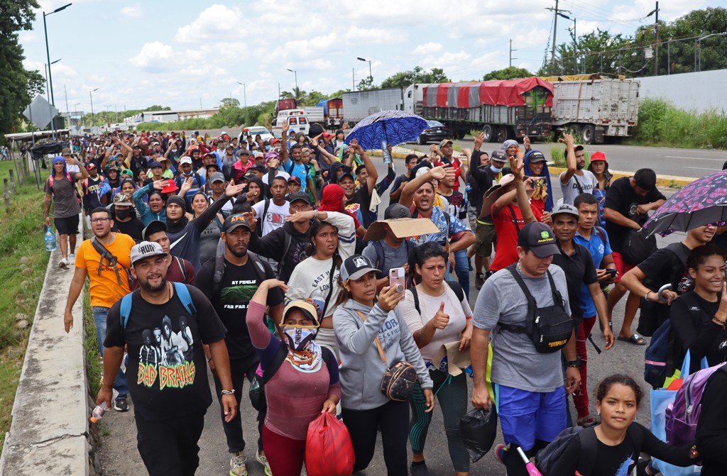 Migrantes venezolanos en la caravana que va rumbo a la frontera norte de México