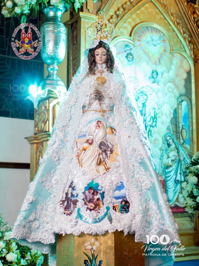 Virgen del Valle con el tema de la Sagrada Familia